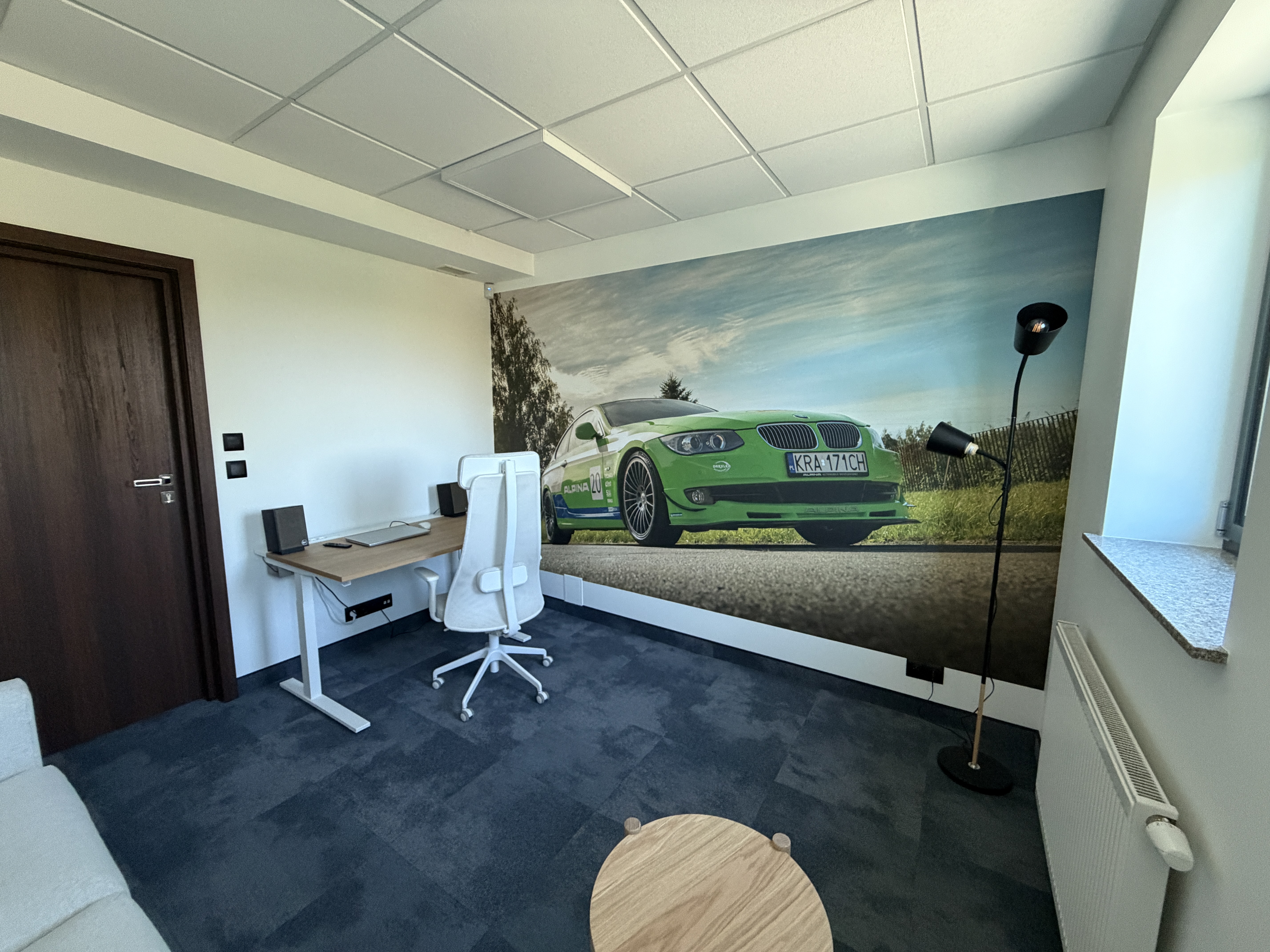 Work zone with desk and sofa at ALPINA GARAGE