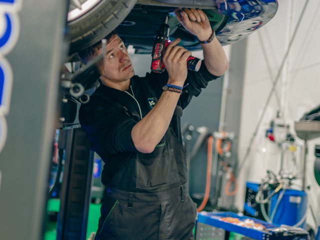 BMW service photo 2