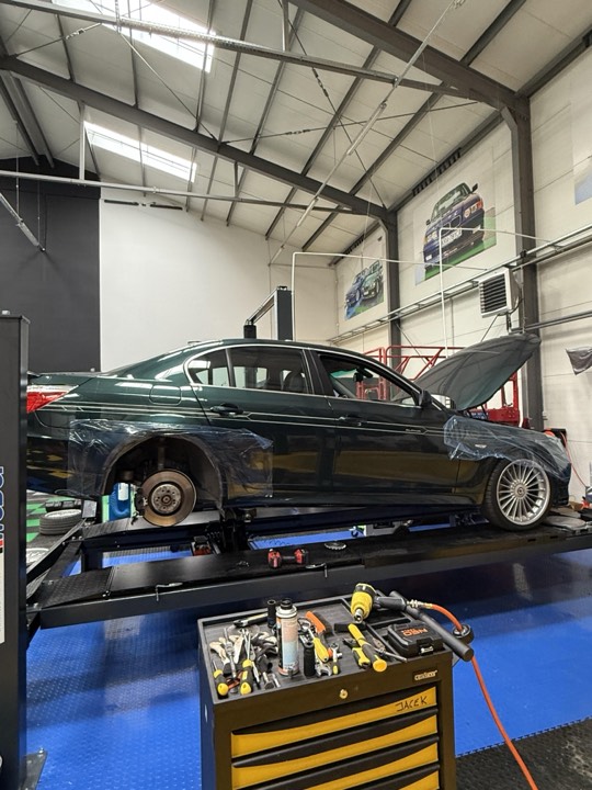 Alpina Garage Gallery 8