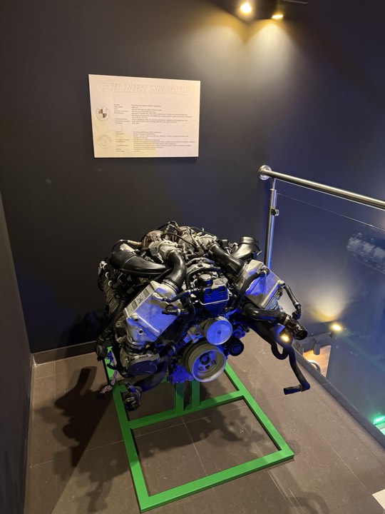 Alpina Garage Gallery 16
