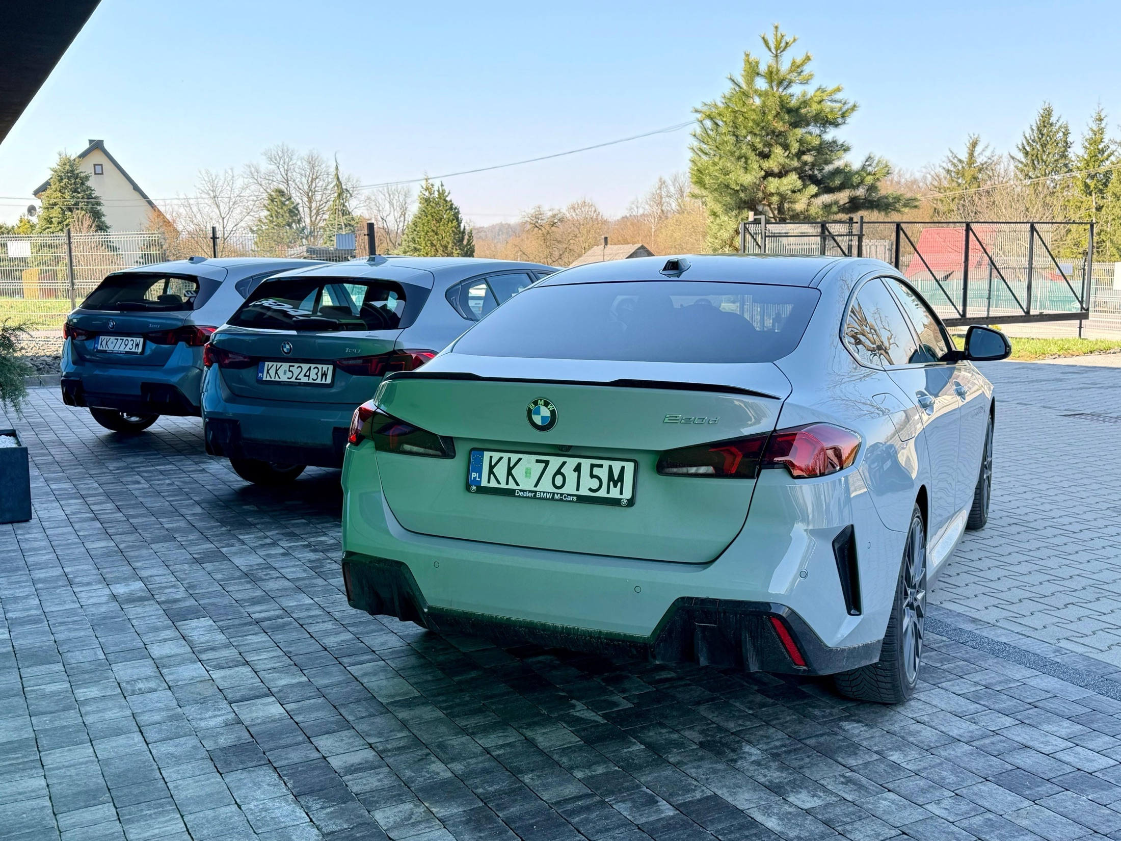 BMW 220d i 120d - widok tylnej części